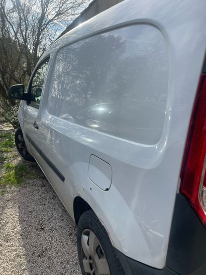 Véhicule RENAULT modele KANGOO 
Immatriculé...