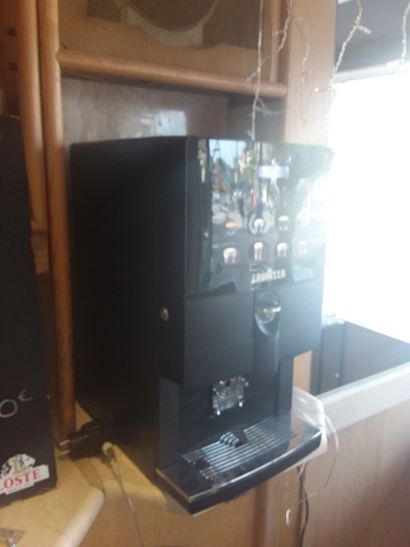 Machine à café LAVAZZA