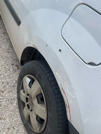 Véhicule RENAULT modele KANGOO 
Immatriculé...