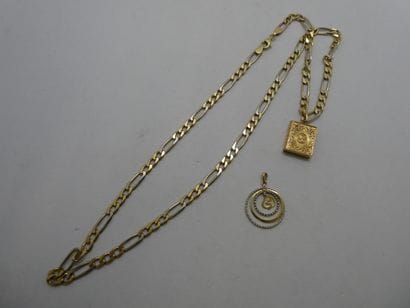 1 Pendentif Or 18kt et pierres 2,10g 1 Collier...
