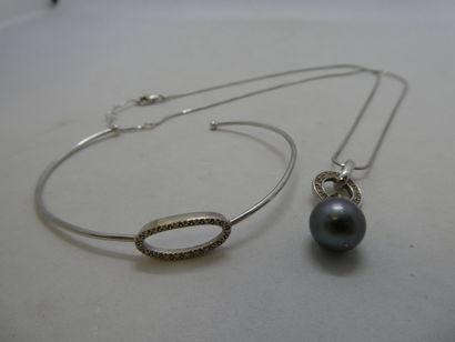 1 Collier Or gris 18kt diamants et perle...