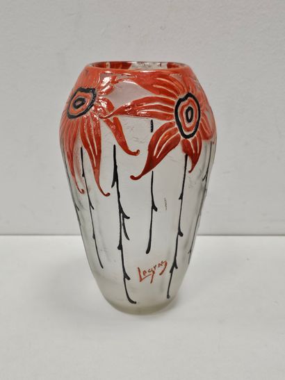 1 Vase Legras ovoïde en verre blanc à décor...