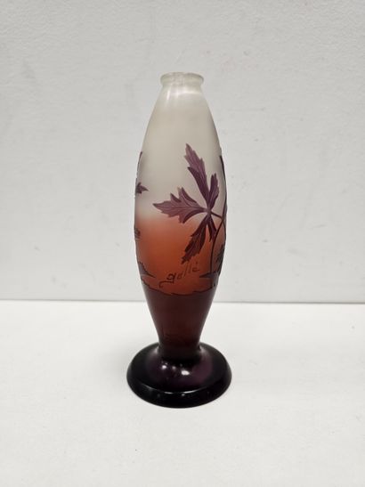 1 Vase de E Galle de forme balustre, couleur...