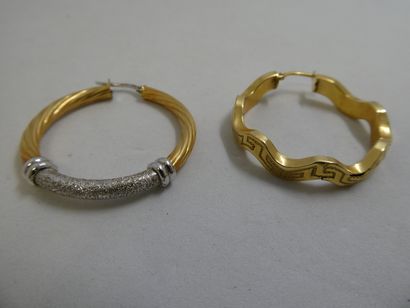 2 Boucles Or dont une en or 2 tons 18kt 4...