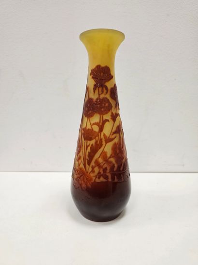 1 Vase de E Galle, piriforme, de couleur...