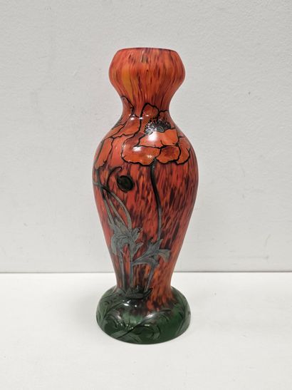 1 Vase Legras ovoïde à col étranglé en verre...