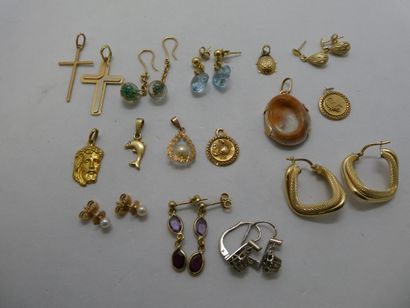7 Paires boucles Or 18kt pierres perles et...