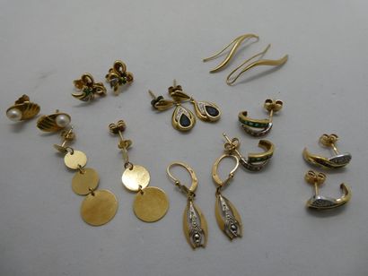 8 Paires de boucles Or 18kt pierres, diamants,...