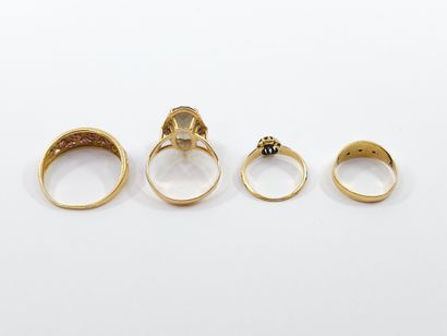 LOT of 750° gold including :
Four rings set...