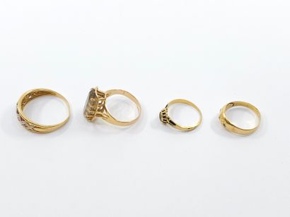 LOT of 750° gold including :
Four rings set...