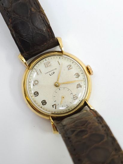 LIP 
Montre bracelet, boîtier rond en or...