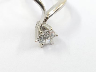 BAGUE en or gris 750° ornée d'un oxyde de...