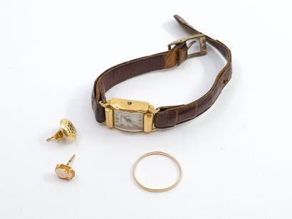 LOT d'or 750 comprenant : 
Une alliance 
Deux...