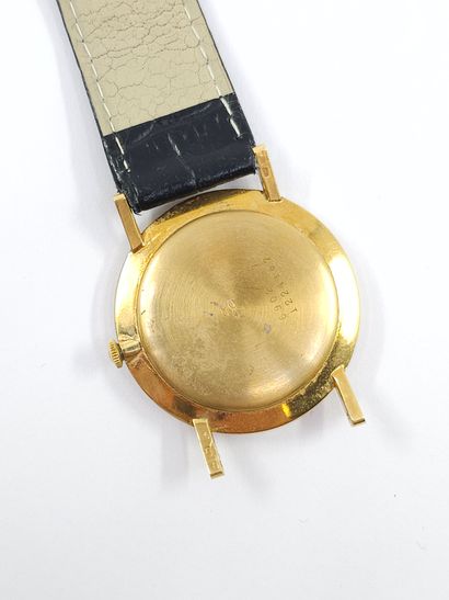 DOXA
Montre bracelet, boîtier rond en or...
