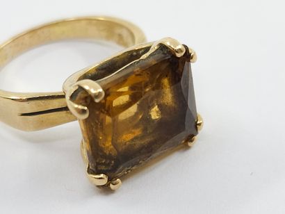 RING in yellow gold 750° set with a large...