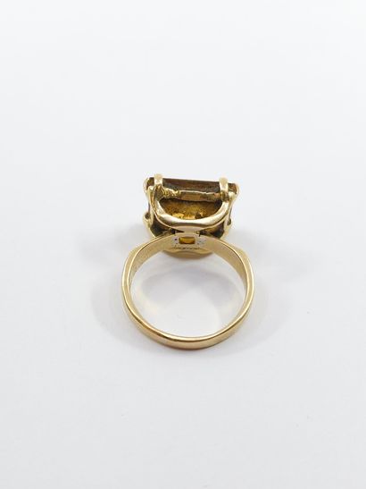 RING in yellow gold 750° set with a large...