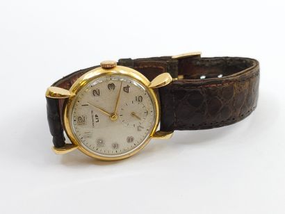 LIP 
Montre bracelet, boîtier rond en or...