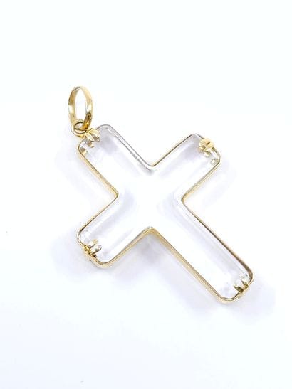 CROIX en cristal de roche dans un entourage...