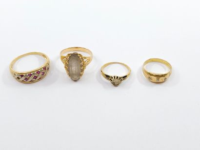 LOT of 750° gold including :
Four rings set...