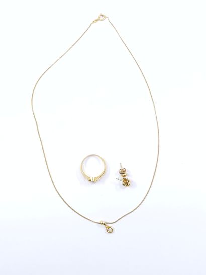 LOT comprenant : 
Chaîne en or jaune 14 kt...