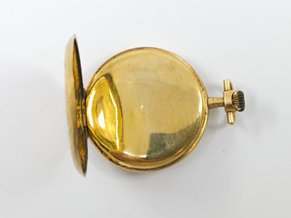 750° yellow gold gousset WATCH, finely chased,...