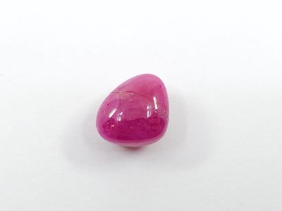 RUBIS red , cabochon , Tanzanie , 7,99 carats...