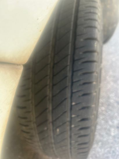 Véhicule RENAULT modèle MASTER, de couleur...