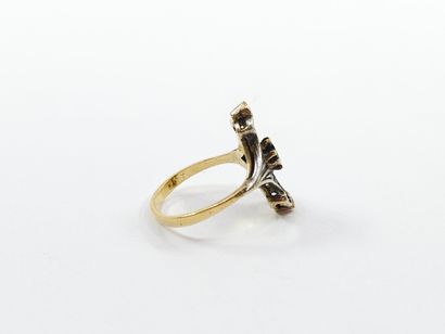 BAGUE en or et argent ornée de saphirs et...