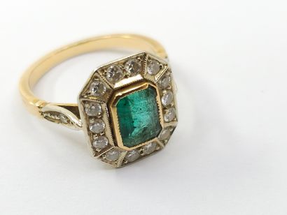 RING in two-tone 750° gold set with a close-set...