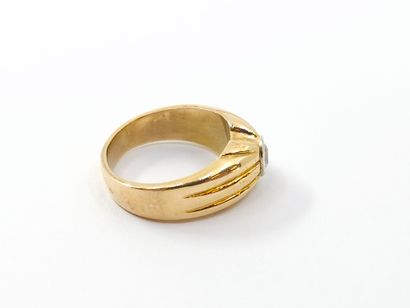RING in 750° yellow gold set with an old-cut...
