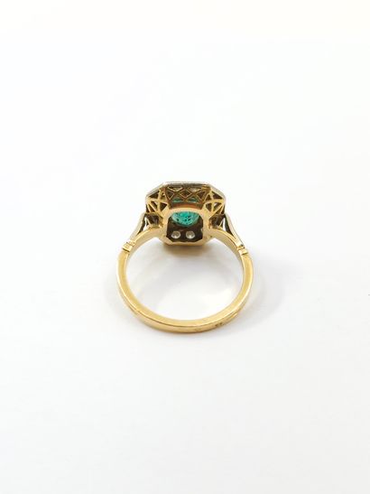 RING in two-tone 750° gold set with a close-set...
