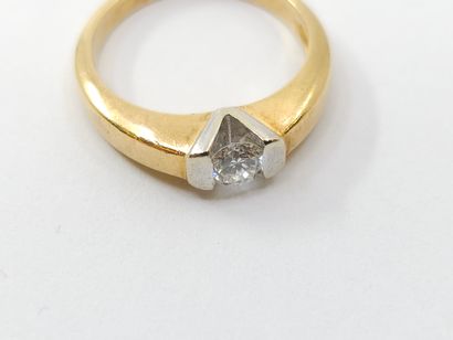 Two-tone 750° gold semi-set solitaire ring...