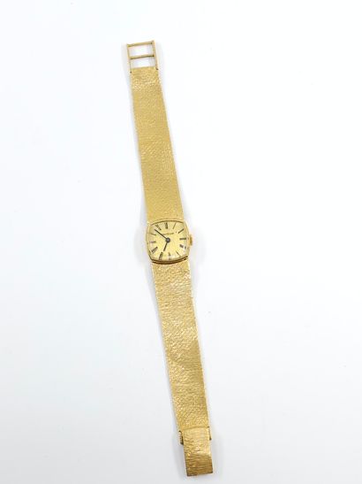 JAEGER LECOULTRE 
Montre bracelet en or jaune...
