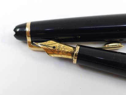 LOT de stylos comprenant : 
CARTIER stylo...