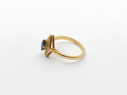 750° yellow gold marquise ring set with a...