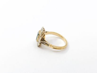 RING in two-tone 750° gold set with a close-set...