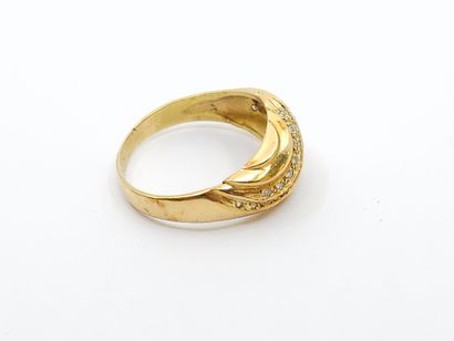 RING in 750° yellow gold set with thirty-five...
