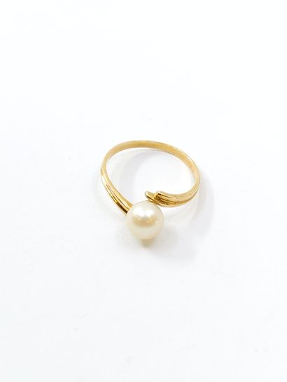 RING in yellow gold 750° set with a pearl...