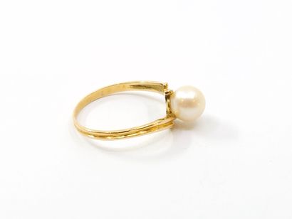 RING in yellow gold 750° set with a pearl...