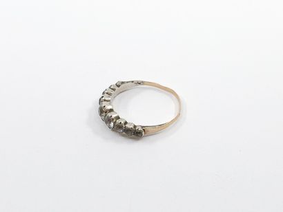 BAGUE en or et argent ornée de pierres blanches...