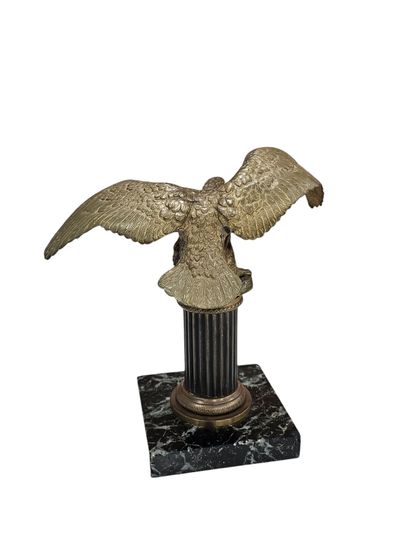 Porte-montre figurant un aigle en régule...