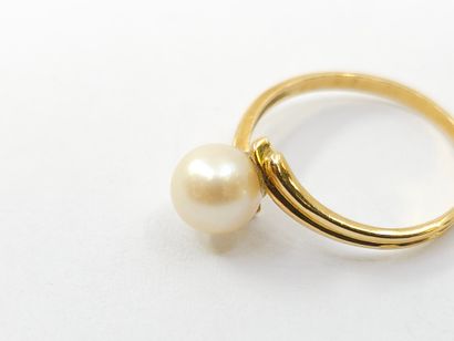 RING in yellow gold 750° set with a pearl...