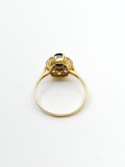 Daisy ring in 750° yellow gold set with white...