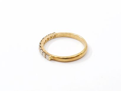 HALF-ALLIANCE in 750° yellow gold set with...