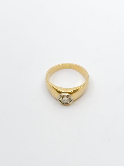 RING in two-tone 750° gold set with an old-cut...