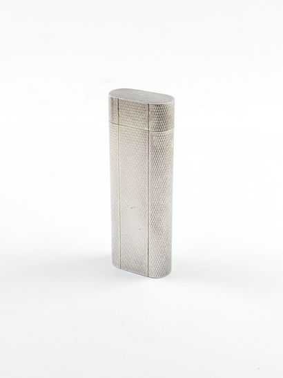 CARTIER 
Elegant briquet en métal argenté...