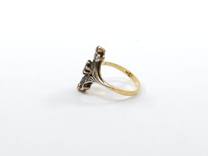 BAGUE en or et argent ornée de saphirs et...