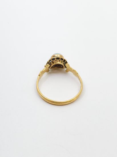 BAGUE en or jaune 750° ornée d'une opale...