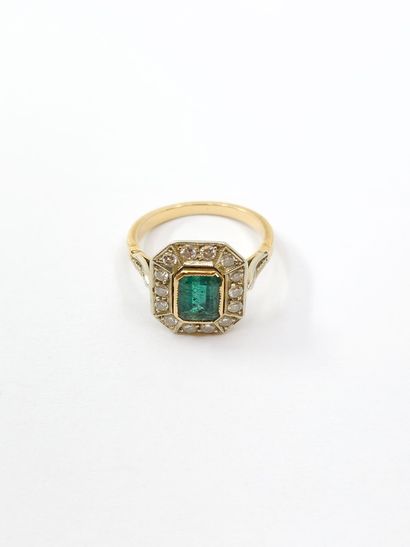 RING in two-tone 750° gold set with a close-set...