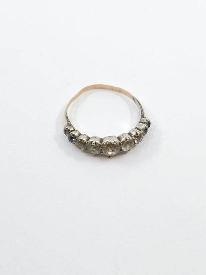 BAGUE en or et argent ornée de pierres blanches...